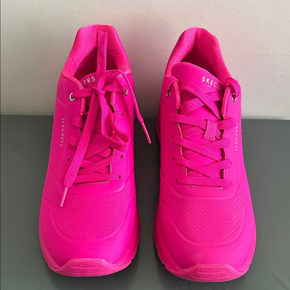 Skechers Women's Size 10 Million Air Elevate HOT Pink Sneakers